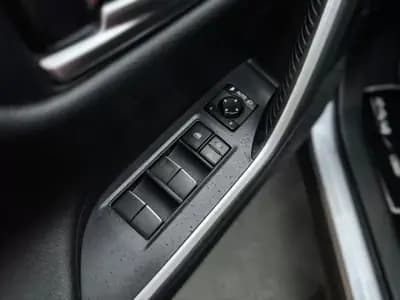 Vendo Toyota RAV4 2021 - 33900 EUR, 135147 km - AUTO.MOTO.pt