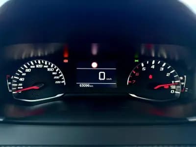 Sell Peugeot 2008 2021 - 18950 EUR, 63000 km - AUTO.MOTO.pt