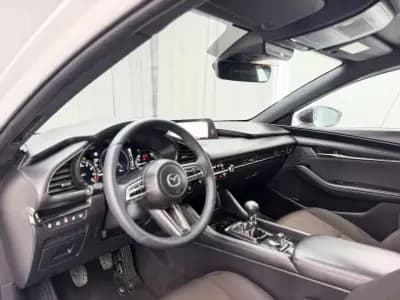 Vendo Mazda 3 2021 - 18999 EUR, 84000 km - AUTO.MOTO.pt