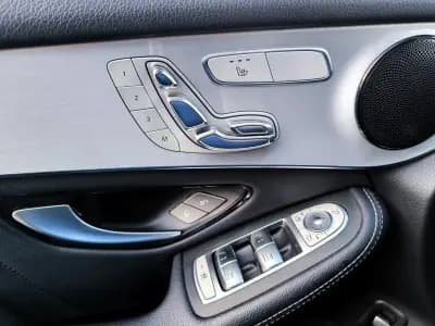 Vendo Mercedes-Benz GLC 220 2018 - 29950 EUR, 198985 km - AUTO.MOTO.pt