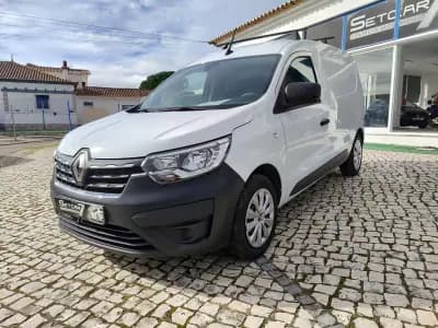 Vendo Renault Express 2022 - 15867 EUR, 72000 km - AUTO.MOTO.pt