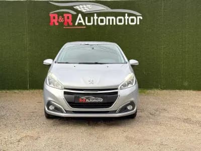 Vendo Peugeot 208 2016 - 8900 EUR, 178000 km - AUTO.MOTO.pt