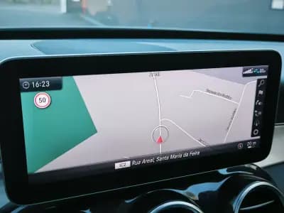 Vendo Mercedes-Benz C 300 2020 - 28950 EUR, 166000 km - AUTO.MOTO.pt