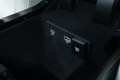 Sell Land Rover Range Rover Velar 2021 - 54950 EUR, 46000 km - AUTO.MOTO.pt