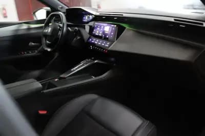 Vendo Peugeot 308 2021 - 24900 EUR, 75000 km - AUTO.MOTO.pt