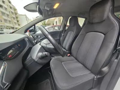 Vendo Renault Zoe 2019 - 7850 EUR, 130850 km - AUTO.MOTO.pt