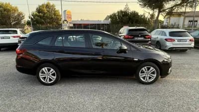 Vendo Opel Astra Sports Tourer 2021 - 11640 EUR, 149717 km - AUTO.MOTO.pt