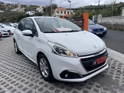 Sell Peugeot 208 2015 - 8250 EUR, 123851 km - AUTO.MOTO.pt