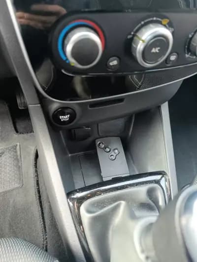 Sell Renault Clio 2017 - 10900 EUR, 135702 km - AUTO.MOTO.pt