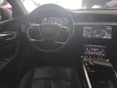 Vendo Audi e-tron 2020 - 26900 EUR, 91000 km - AUTO.MOTO.pt