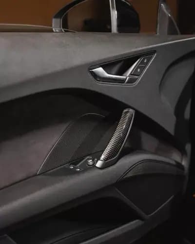 Vendo Audi TT Roadster 2018 - 24990 EUR, 136000 km - AUTO.MOTO.pt