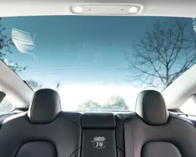 Vendo Tesla Model 3 2022 - 32990 EUR, 121900 km - AUTO.MOTO.pt