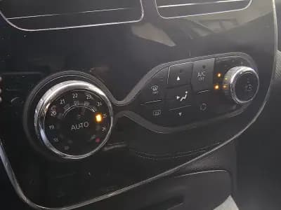 Vendo Renault Zoe 2019 - 7850 EUR, 130850 km - AUTO.MOTO.pt