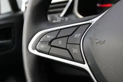 Vendo Renault Clio 2023 - 15900 EUR, 53000 km - AUTO.MOTO.pt