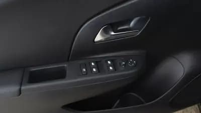 Sell Opel Corsa 2025 - 16450 EUR, 20000 km - AUTO.MOTO.pt