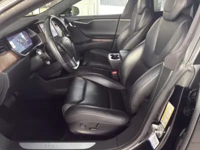 Vendo Tesla Model S 2019 - 27990 EUR, 181940 km - AUTO.MOTO.pt