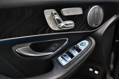 Sell Mercedes-Benz GLC 350 2017 - 39900 EUR, 90000 km - AUTO.MOTO.pt