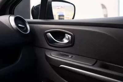 Sell Renault Clio 2017 - 11999 EUR, 138000 km - AUTO.MOTO.pt