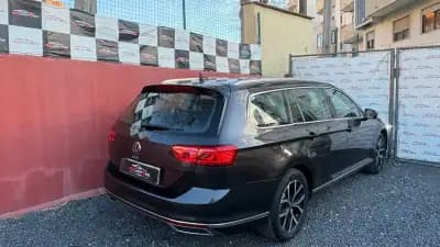Vendo Volkswagen Passat Variant 2021 - 20400 EUR, 128500 km - AUTO.MOTO.pt