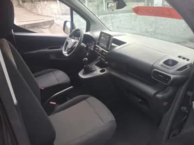 Sell Opel Combo 2020 - 19250 EUR, 79784 km - AUTO.MOTO.pt