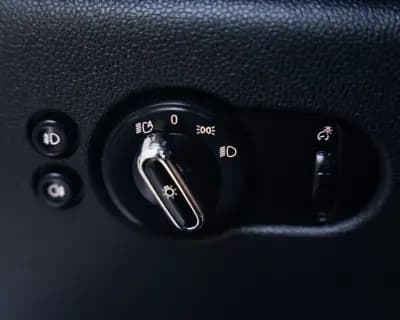 Vendo MINI Cooper 2015 - 19990 EUR, 135300 km - AUTO.MOTO.pt