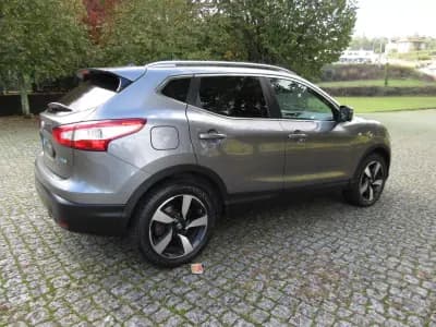 Vendo Nissan Qashqai 2015 - 13490 EUR, 216000 km - AUTO.MOTO.pt