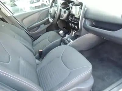 Sell Renault Clio Sport Tourer 2018 - 11950 EUR, 135500 km - AUTO.MOTO.pt