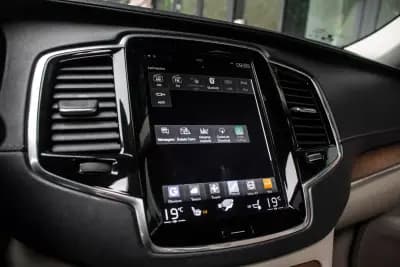 Sell Volvo XC 90 2016 - 24990 EUR, 206775 km - AUTO.MOTO.pt