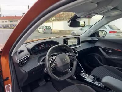 Vendo Peugeot e-2008 2022 - 17990 EUR, 26500 km - AUTO.MOTO.pt