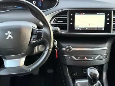 Vendo Peugeot 308 SW 2020 - 12900 EUR, 135154 km - AUTO.MOTO.pt