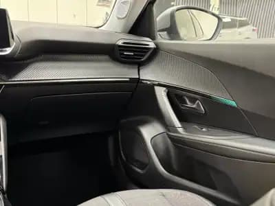 Vendo Peugeot 2008 2021 - 17990 EUR, 99850 km - AUTO.MOTO.pt