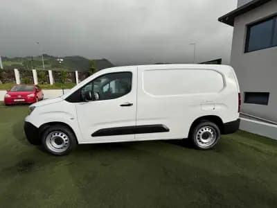 Vendo Peugeot Partner 2020 - 17990 EUR, 116800 km - AUTO.MOTO.pt