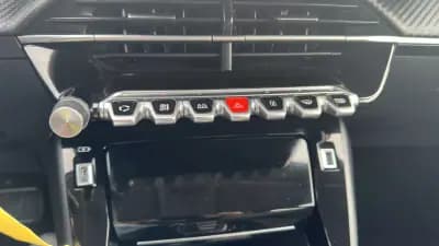 Sell Peugeot 208 2023 - 18800 EUR, 57000 km - AUTO.MOTO.pt