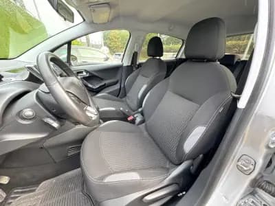 Vendo Peugeot 208 2016 - 8900 EUR, 178000 km - AUTO.MOTO.pt