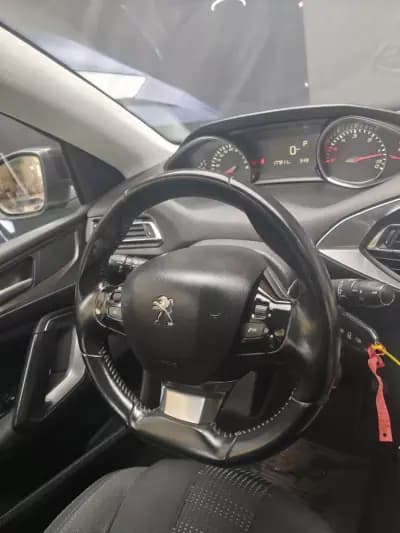 Vendo Peugeot 308 SW 2016 - 10990 EUR, 177000 km - AUTO.MOTO.pt