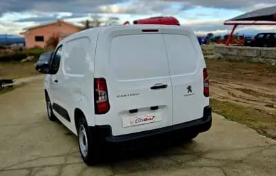 Vendo Peugeot Partner 2022 - 14900 EUR, 84625 km - AUTO.MOTO.pt