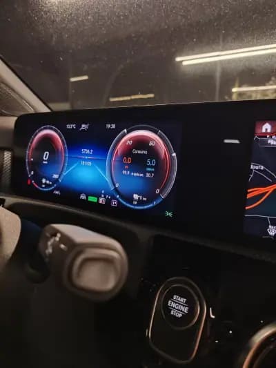 Vendo Mercedes-Benz A 250e 2020 - 24400 EUR, 101000 km - AUTO.MOTO.pt