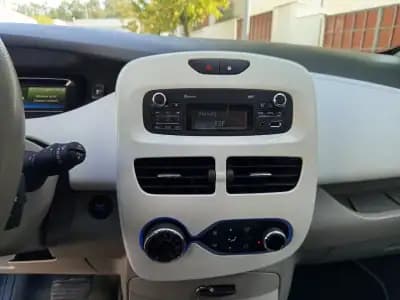 Vendo Renault Zoe 2019 - 11490 EUR, 14871 km - AUTO.MOTO.pt