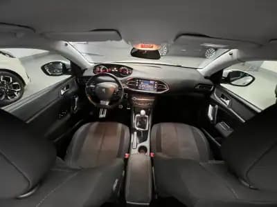 Vendo Peugeot 308 2019 - 11990 EUR, 106000 km - AUTO.MOTO.pt