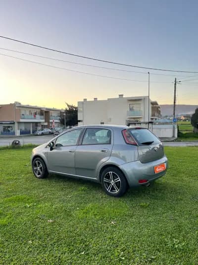 Sell Fiat Punto 2013 - 6300 EUR, 177250 km - AUTO.MOTO.pt