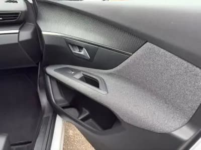 Vendo Peugeot 3008 2019 - 17900 EUR, 66750 km - AUTO.MOTO.pt