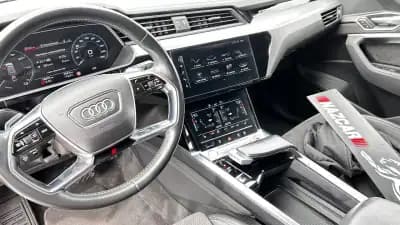 Vendo Audi e-tron Sportback 2020 - 35000 EUR, 58000 km - AUTO.MOTO.pt