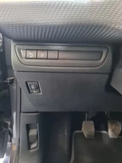 Vendo Peugeot 2008 2015 - 8900 EUR, 153000 km - AUTO.MOTO.pt