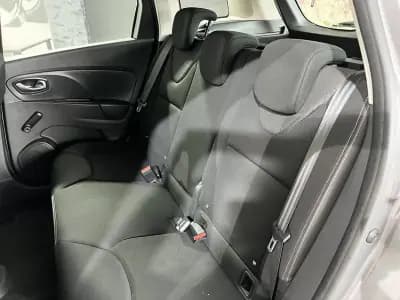 Vendo Renault Clio Sport Tourer 2015 - 8600 EUR, 248781 km - AUTO.MOTO.pt