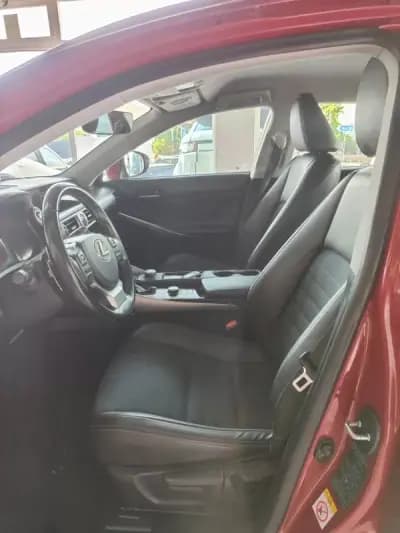 Vendo Lexus IS 300H 2017 - 25900 EUR, 68000 km - AUTO.MOTO.pt