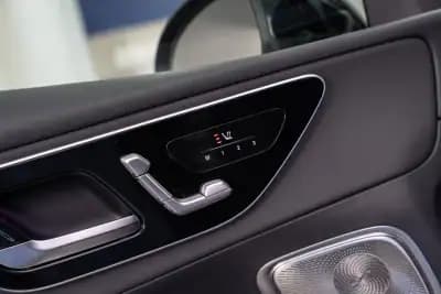 Sell Mercedes-Benz GLC 300 2024 - 82500 EUR, 32500 km - AUTO.MOTO.pt