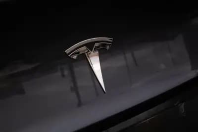 Vendo Tesla Model 3 2023 - 31999 EUR, 67000 km - AUTO.MOTO.pt