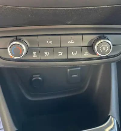 Vendo Opel Crossland 2022 - 17450 EUR, 40566 km - AUTO.MOTO.pt