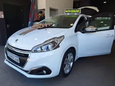 Vendo Peugeot 208 2017 - 7900 EUR, 157000 km - AUTO.MOTO.pt