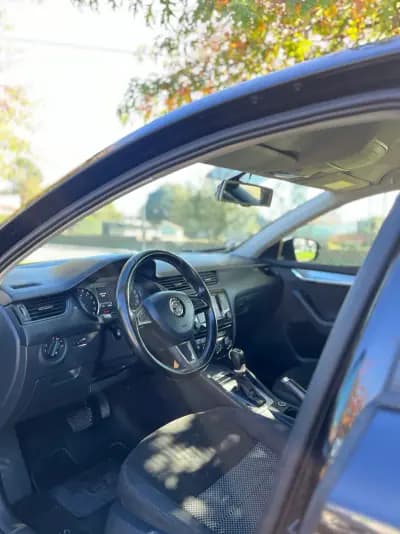 Vendo Skoda Octavia 2016 - 10500 EUR, 200000 km - AUTO.MOTO.pt